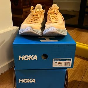 Women’s Hoka CarbonX 2 Size 7.5